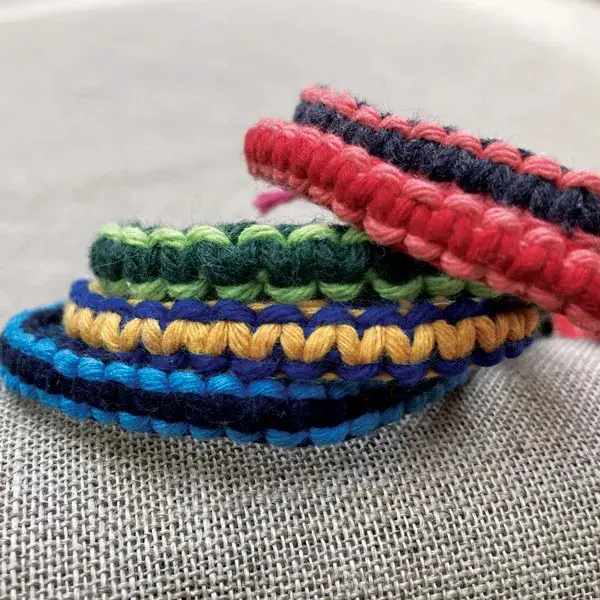 Kits de bracelets en macramé C'Reparti, fabriqués en France