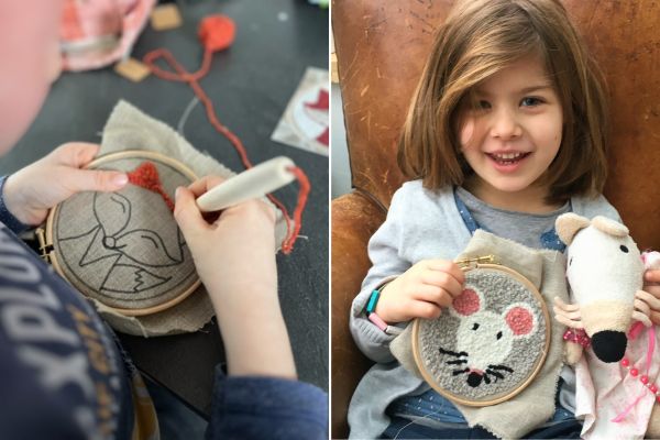 Enfants réalisant un kit de punch needle C'Reparti, motifs renard et souris